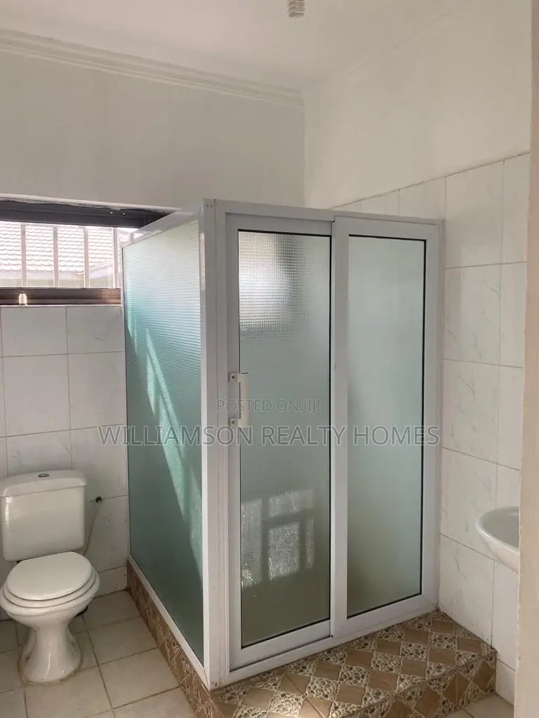 5bdrm House in Community 18, Spintex for rent