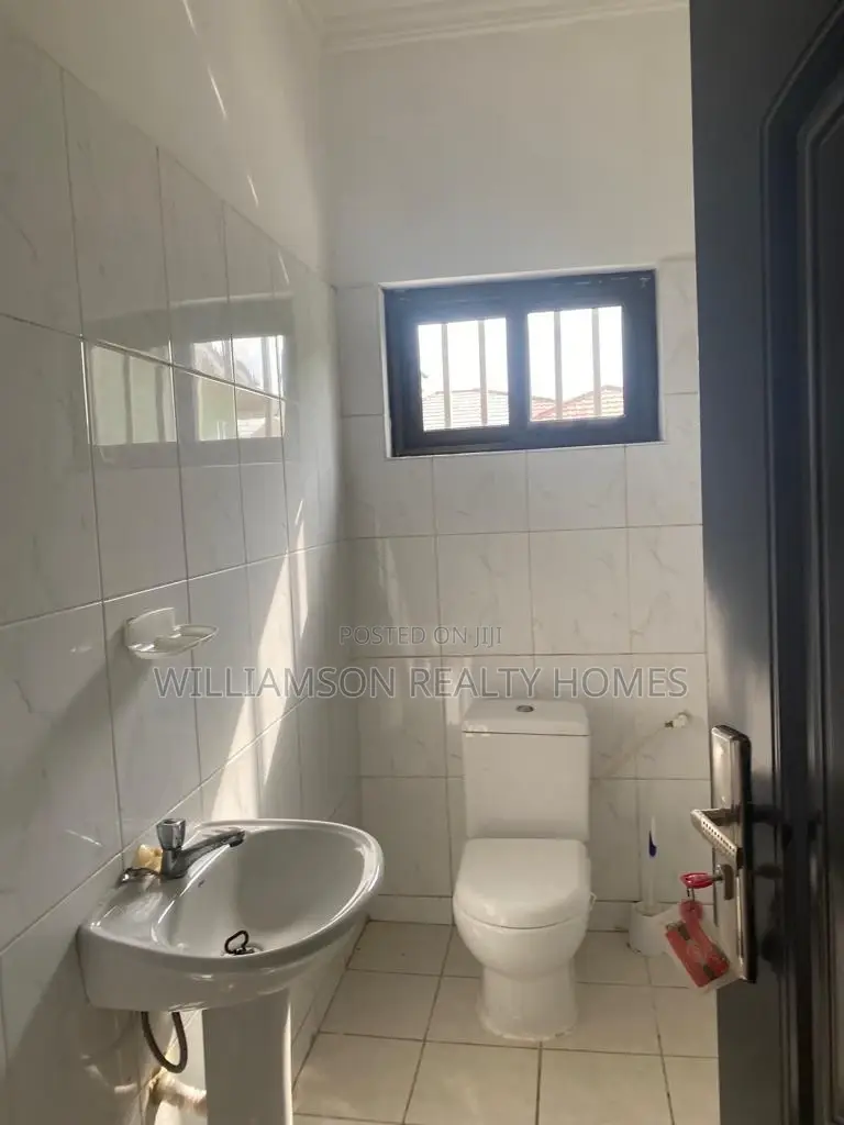 5bdrm House in Community 18, Spintex for rent