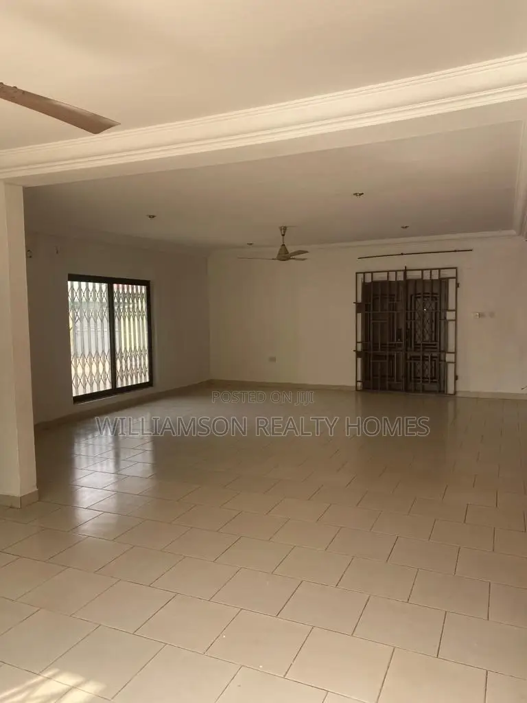 5bdrm House in Community 18, Spintex for rent