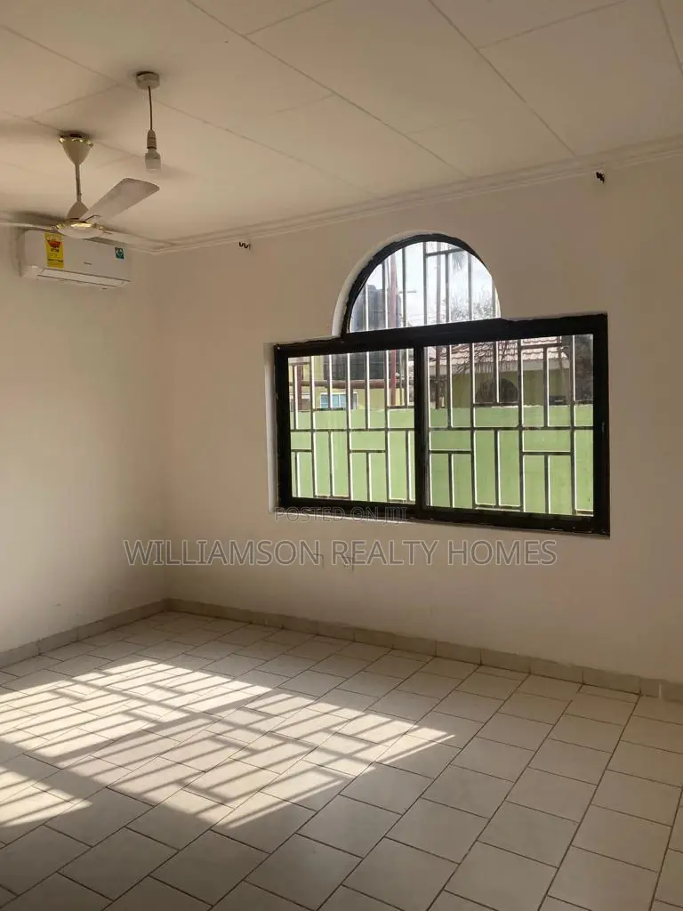 5bdrm House in Community 18, Spintex for rent