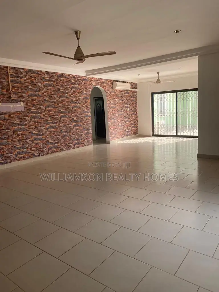 5bdrm House in Community 18, Spintex for rent