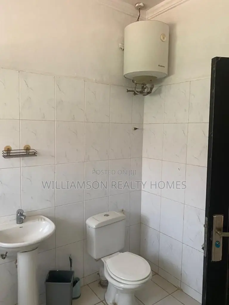 5bdrm House in Community 18, Spintex for rent