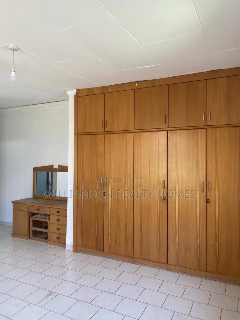 5bdrm House in Community 18, Spintex for rent