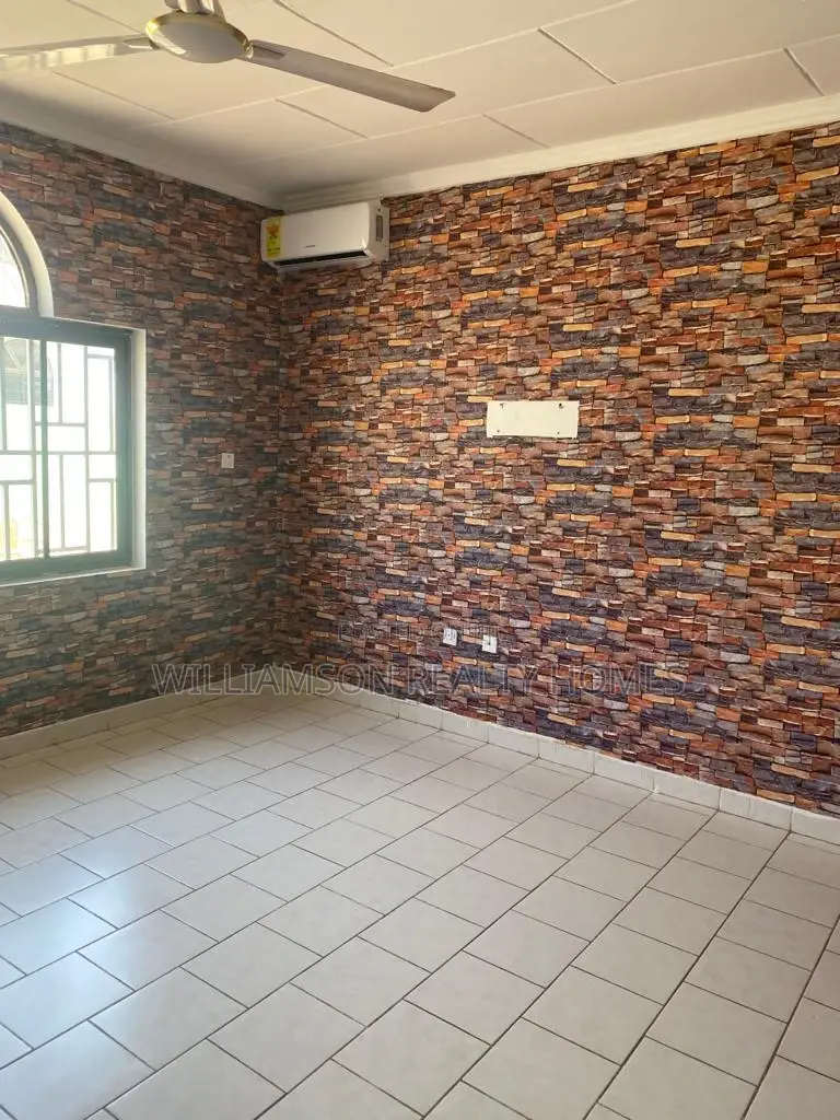 5bdrm House in Community 18, Spintex for rent