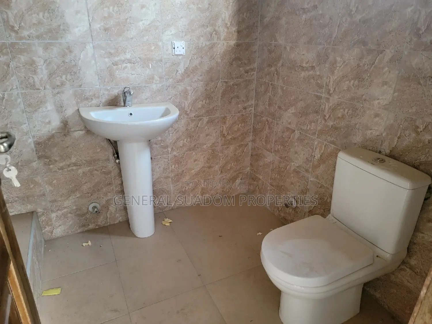 6bdrm Duplex in Suadom Properties, Baatsona Total for Sale