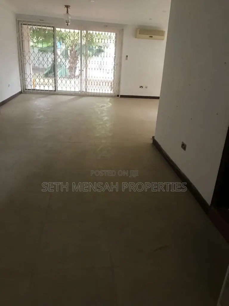 4bdrm House in Achimota for Sale