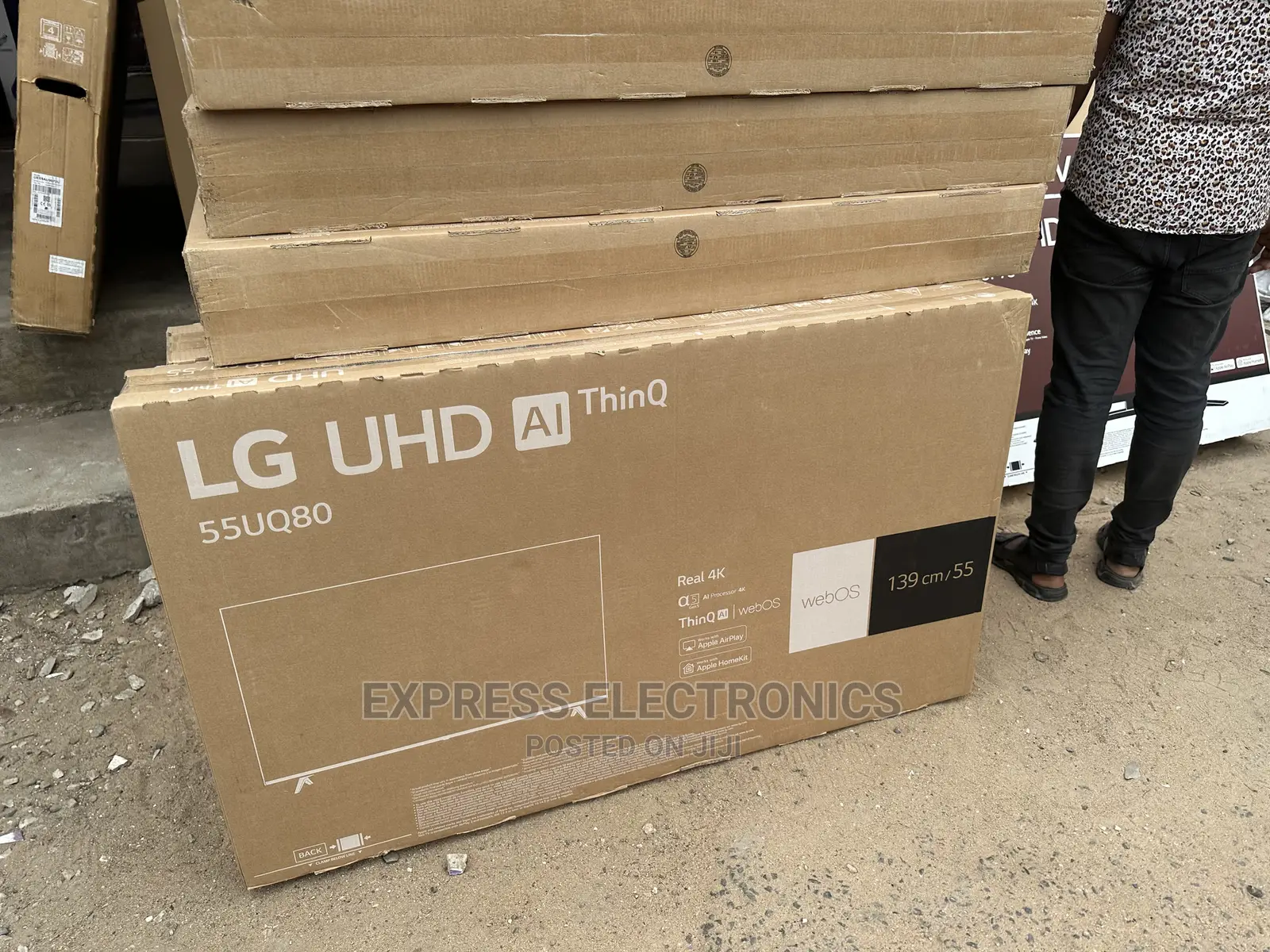 UQ8000 Series Ultra UHD Diagonal Display LG 55”