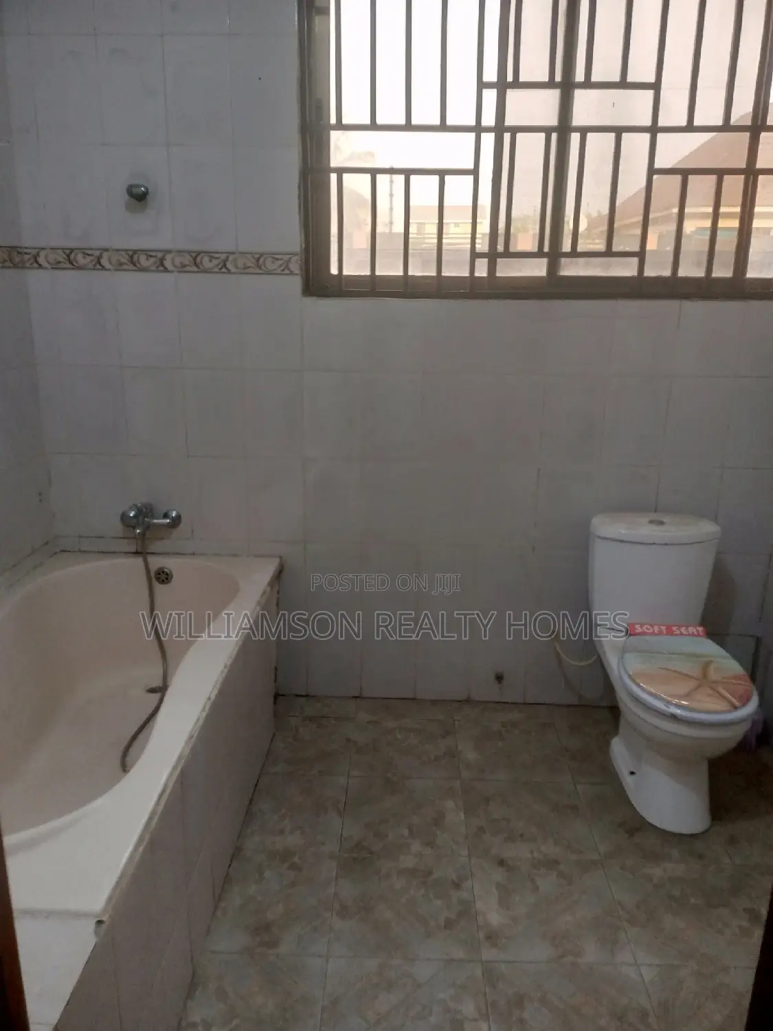 3bdrm Apartment in Community 18 Estate, Spintex for rent