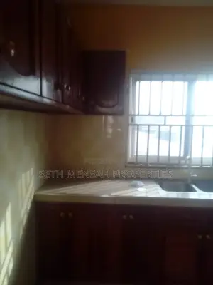 3bdrm House in Achimota for Sale
