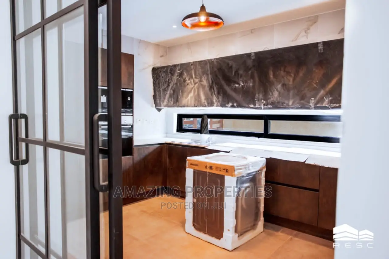 4bdrm House in Cantonments for Sale