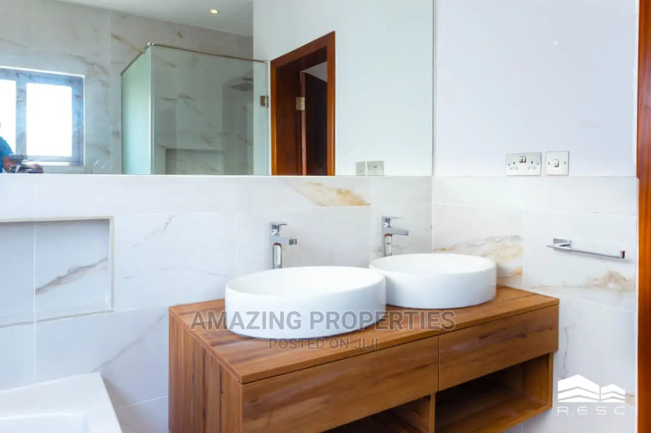 4bdrm House in Cantonments for Sale