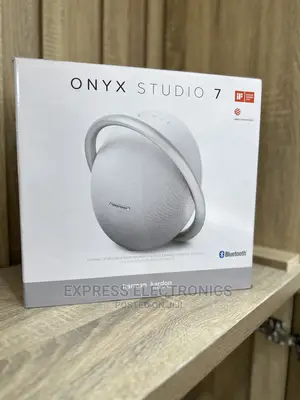 Waterproof 8h Play Bluetooth Speaker Onyx 7 Studio