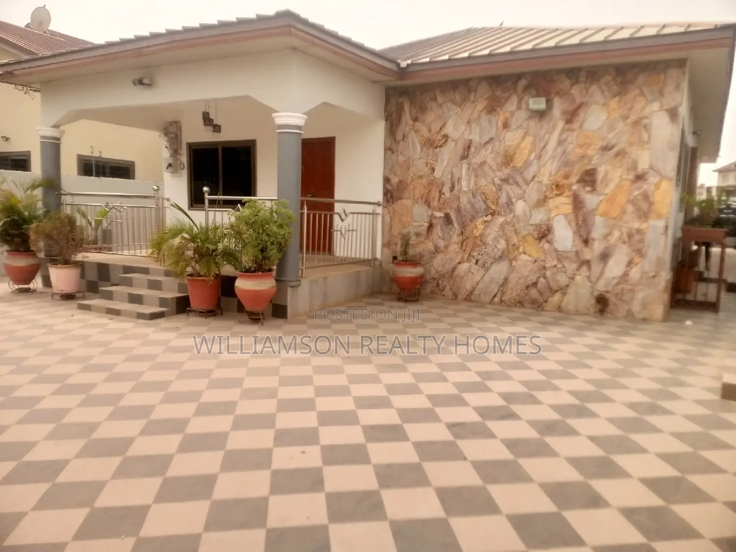 3bdrm House in Community 18, Spintex for rent