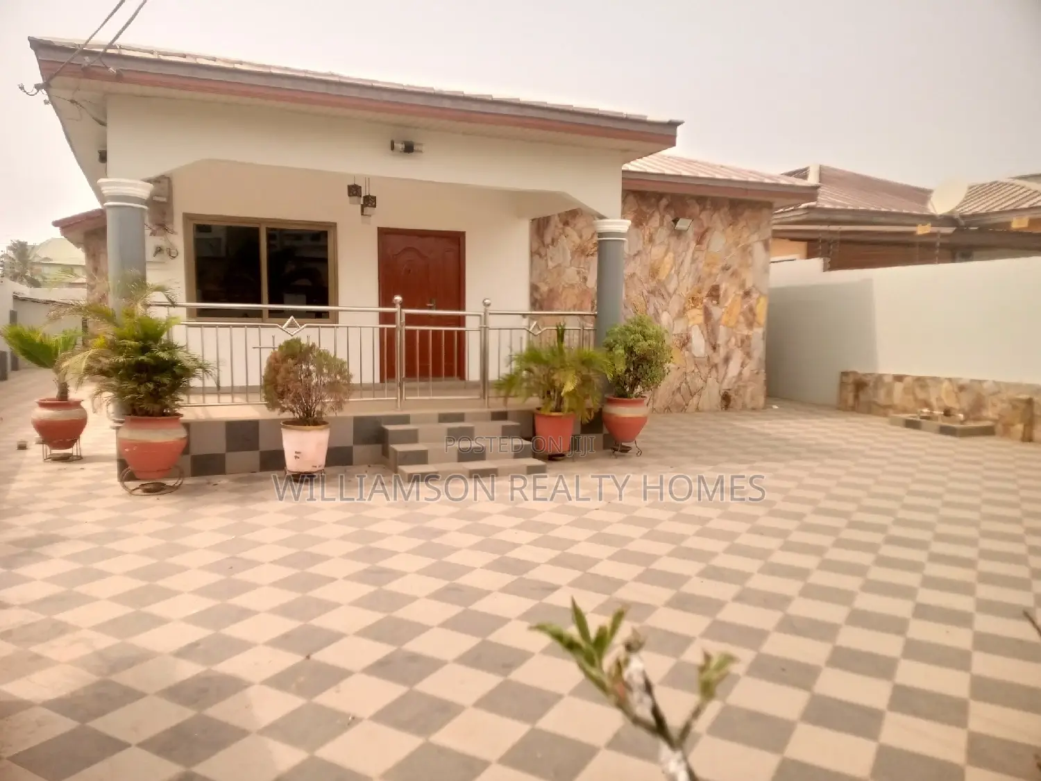 3bdrm House in Community 18, Spintex for rent