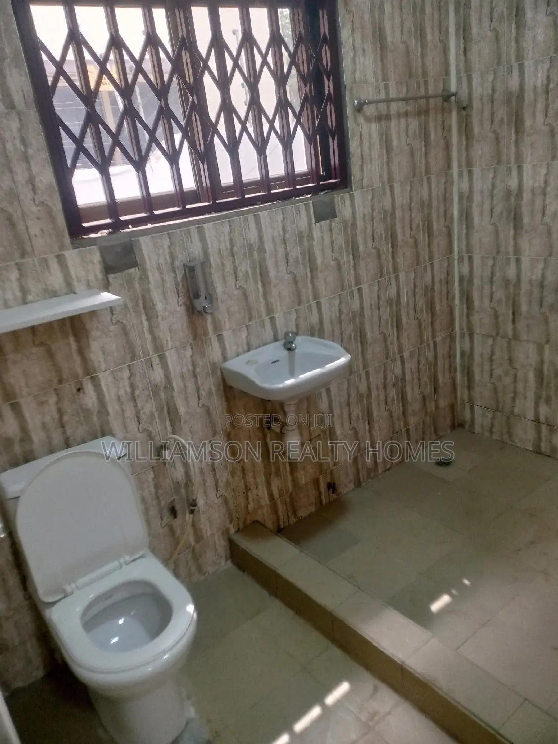 3bdrm House in Community 18, Spintex for rent