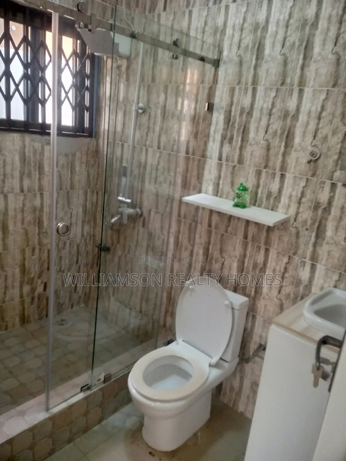 3bdrm House in Community 18, Spintex for rent