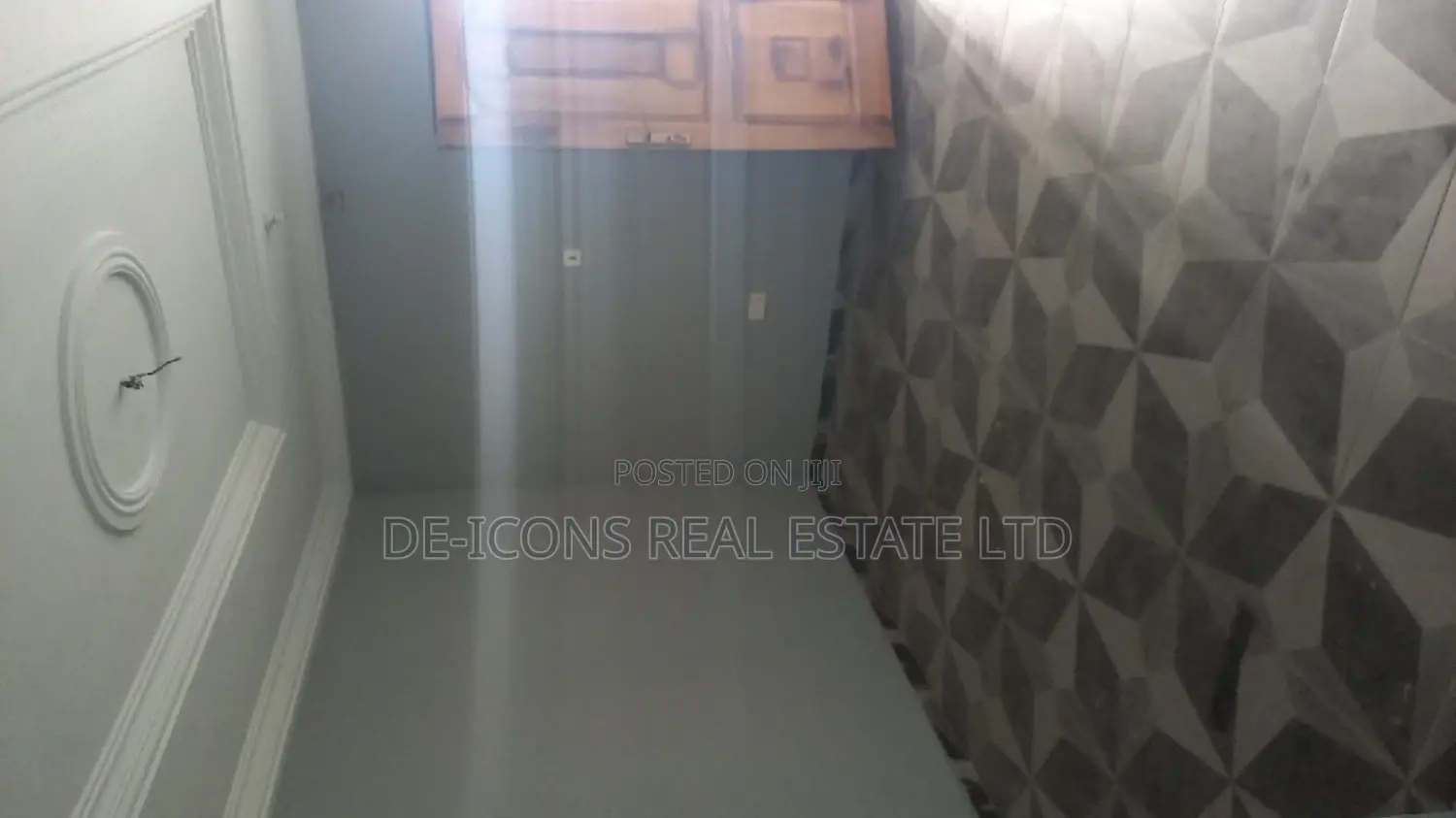 1bdrm Duplex in De-Icons Real Estate, Awutu Senya East Municipal