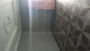 1bdrm Duplex in De-Icons Real Estate, Awutu Senya East Municipal