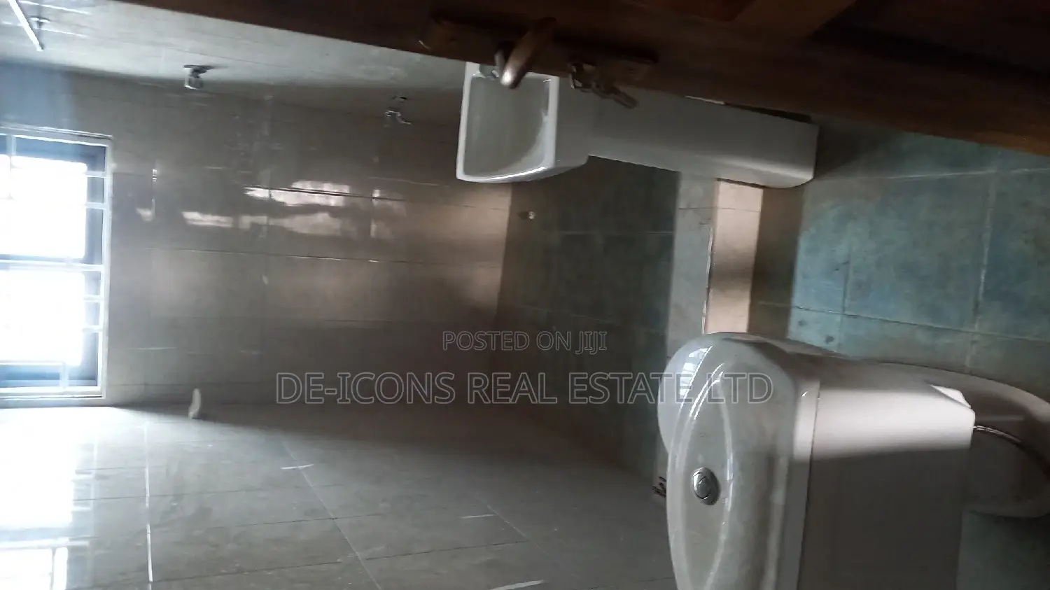 1bdrm Duplex in De-Icons Real Estate, Awutu Senya East Municipal