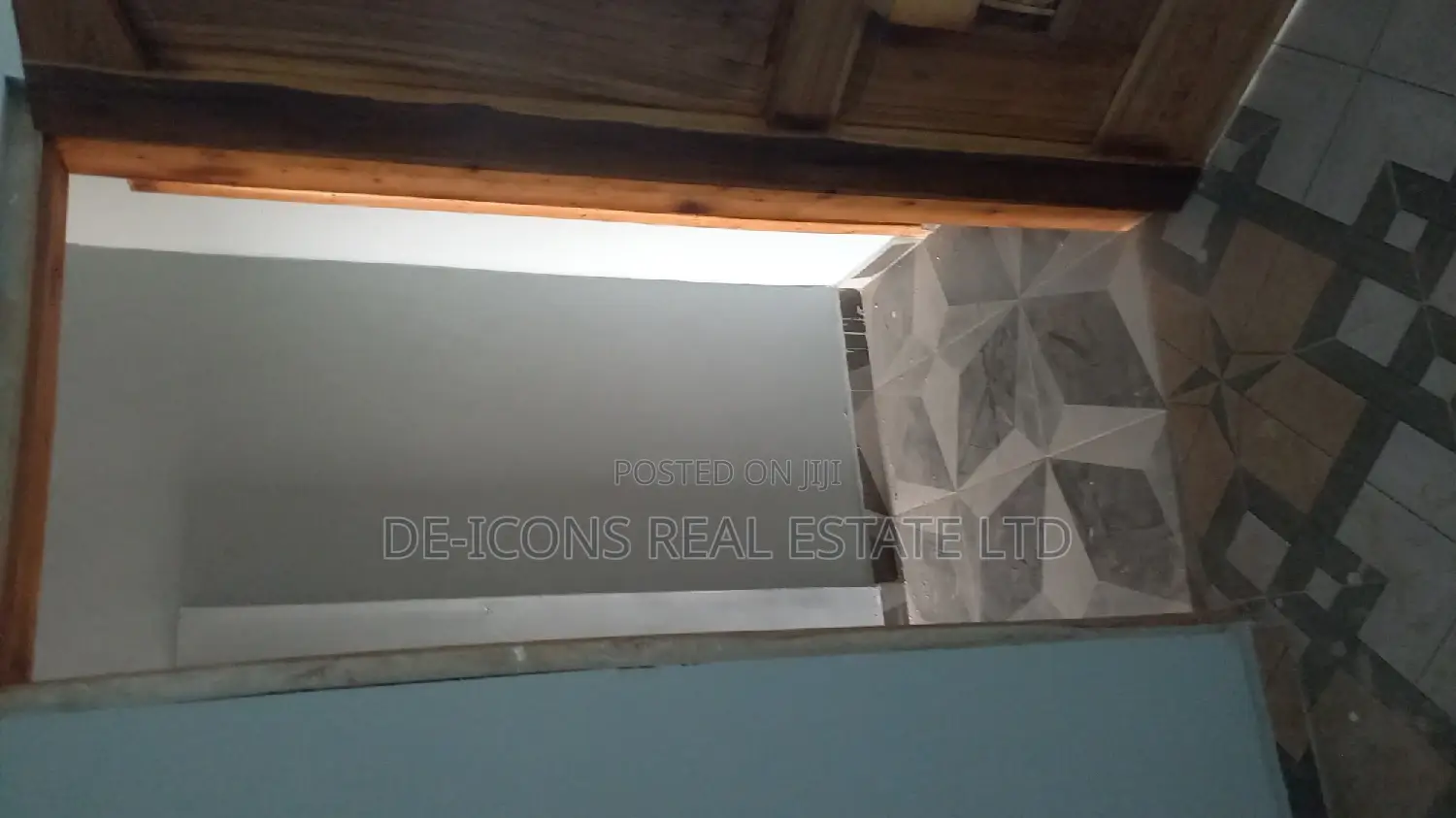 1bdrm Duplex in De-Icons Real Estate, Awutu Senya East Municipal