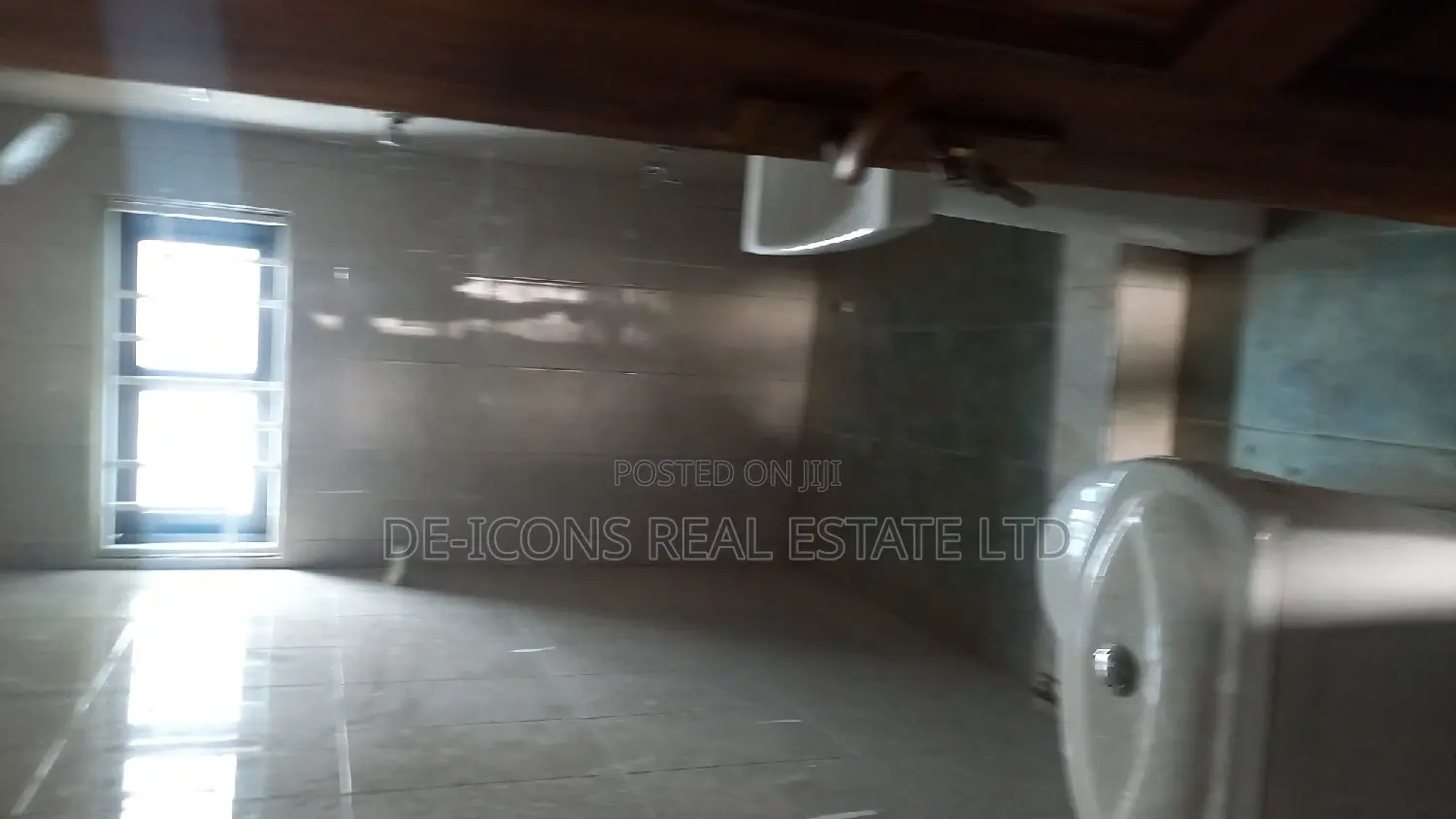 1bdrm Duplex in De-Icons Real Estate, Awutu Senya East Municipal