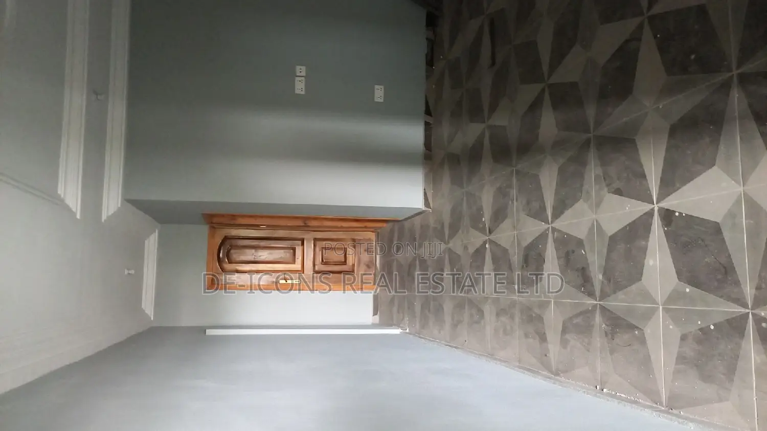 1bdrm Duplex in De-Icons Real Estate, Awutu Senya East Municipal