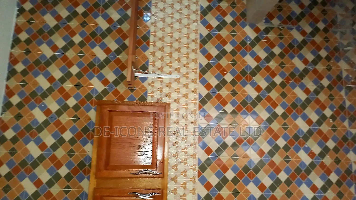 1bdrm Duplex in De-Icons Real Estate, Awutu Senya East Municipal
