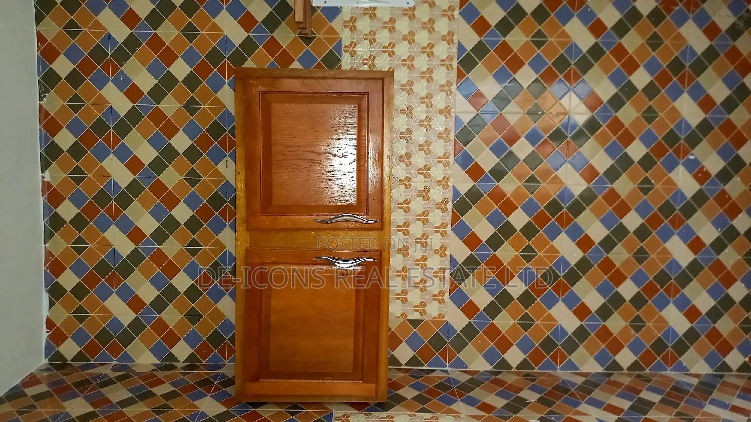 1bdrm Duplex in De-Icons Real Estate, Awutu Senya East Municipal