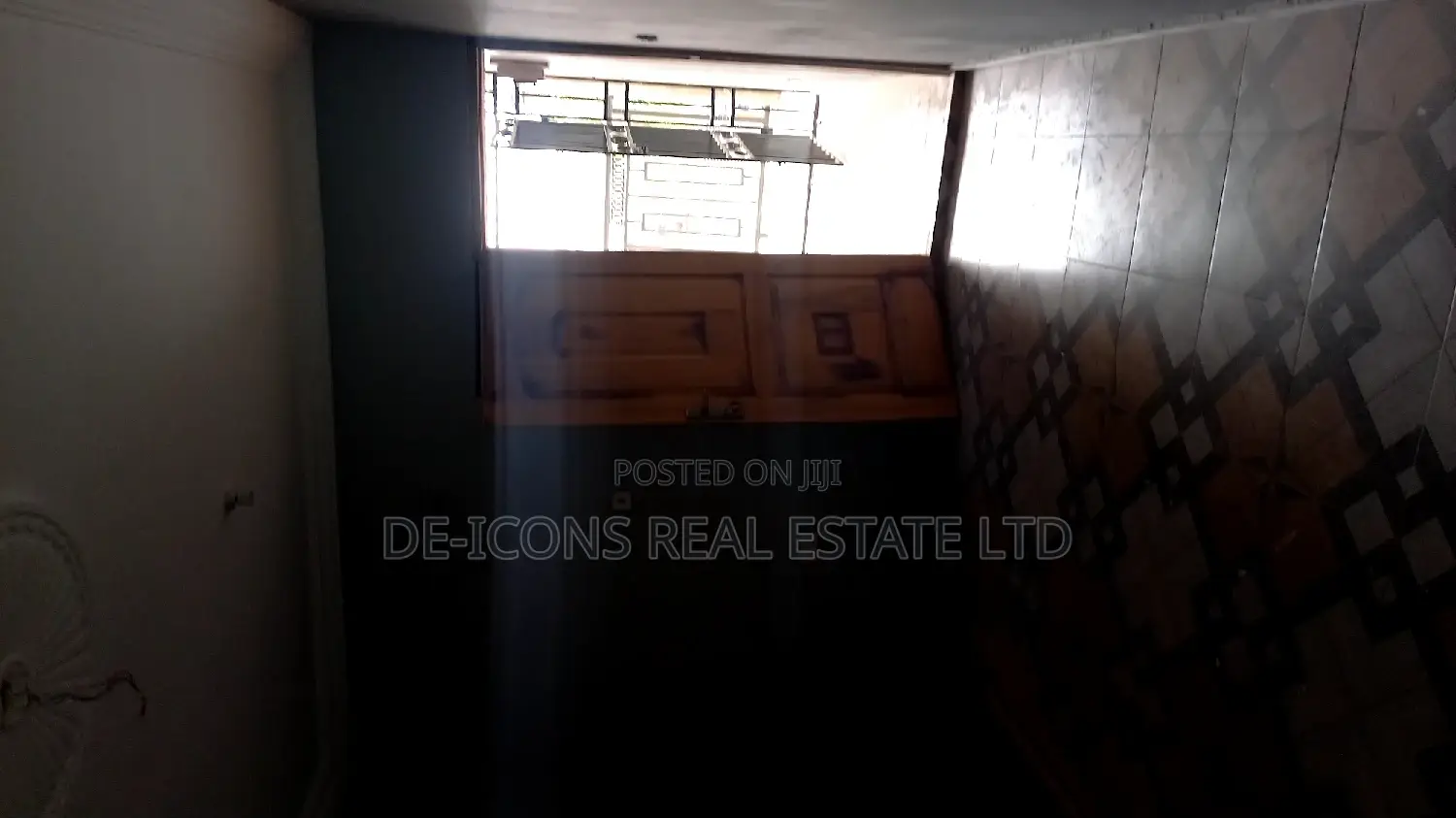 1bdrm Duplex in De-Icons Real Estate, Awutu Senya East Municipal