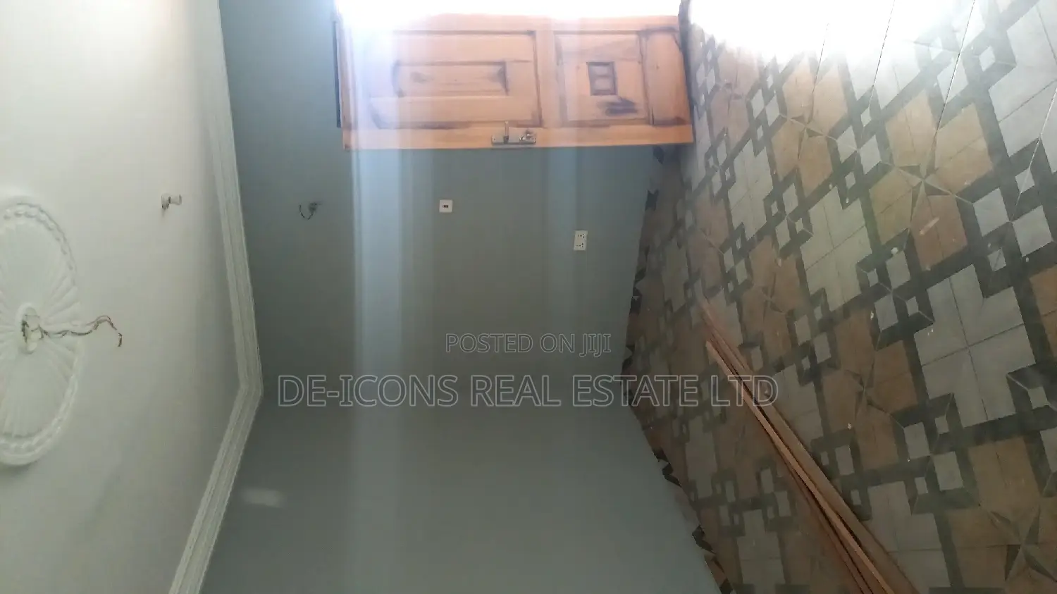 1bdrm Duplex in De-Icons Real Estate, Awutu Senya East Municipal