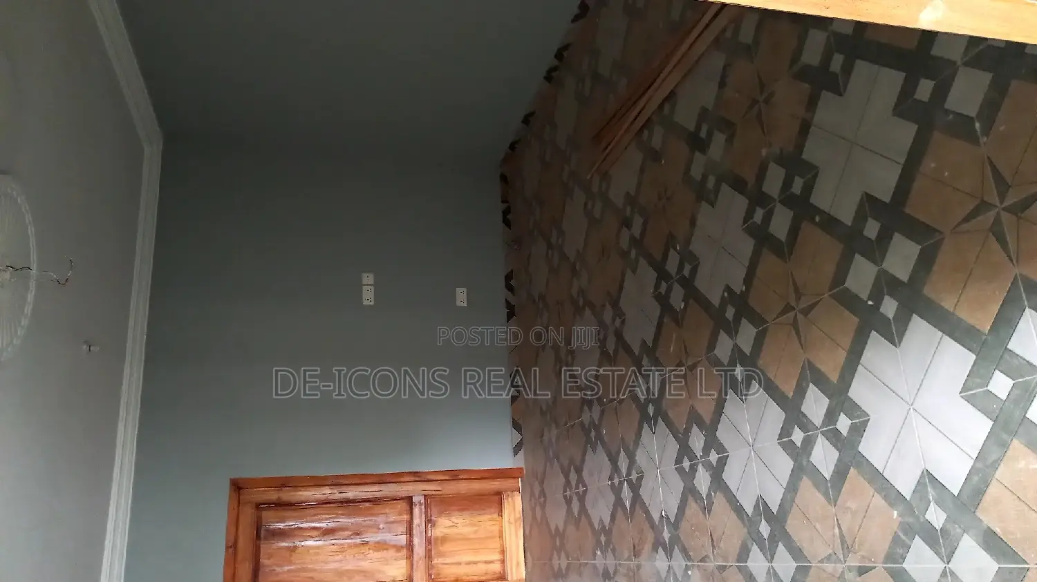 1bdrm Duplex in De-Icons Real Estate, Awutu Senya East Municipal