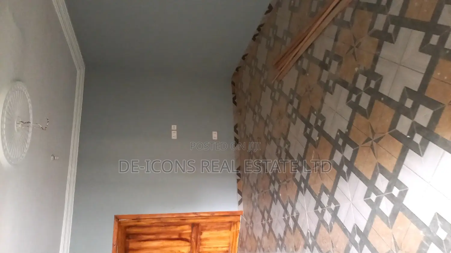 1bdrm Duplex in De-Icons Real Estate, Awutu Senya East Municipal