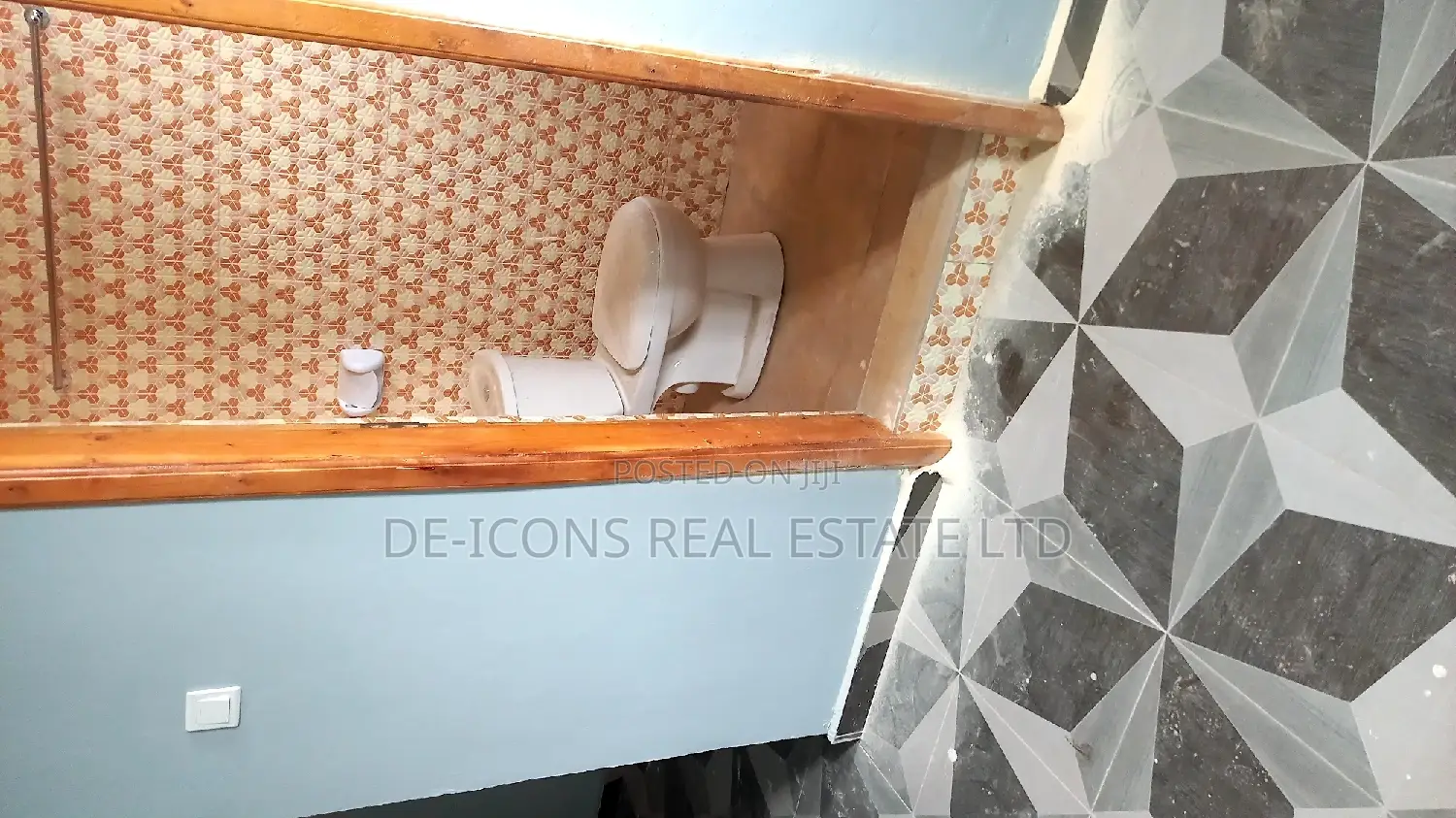 1bdrm Duplex in De-Icons Real Estate, Awutu Senya East Municipal
