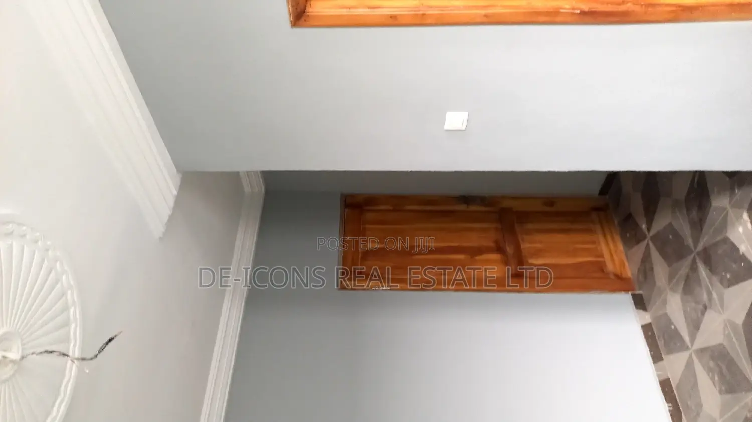 1bdrm Duplex in De-Icons Real Estate, Awutu Senya East Municipal