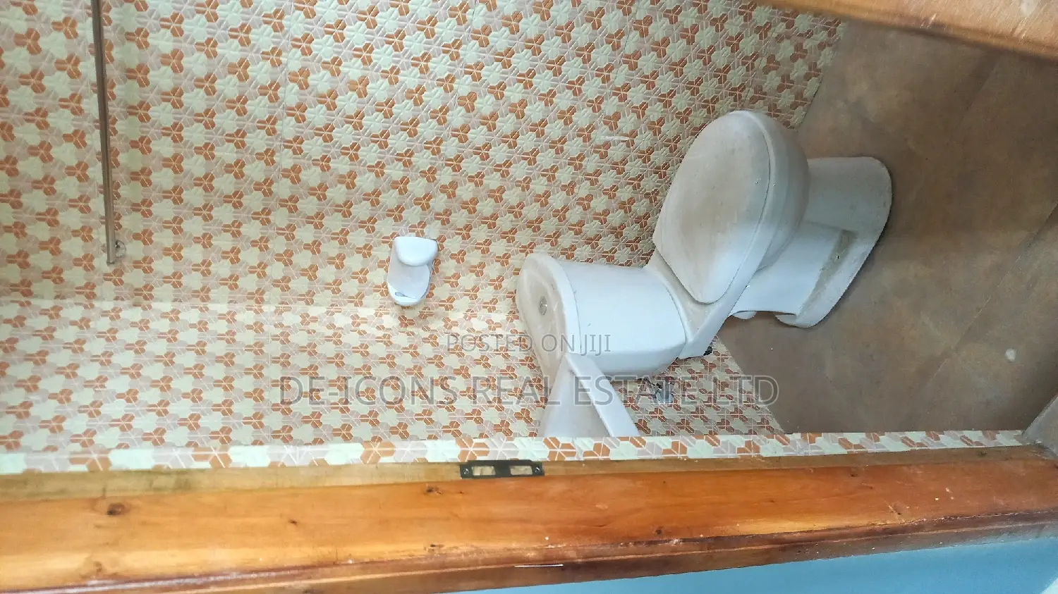 1bdrm Duplex in De-Icons Real Estate, Awutu Senya East Municipal
