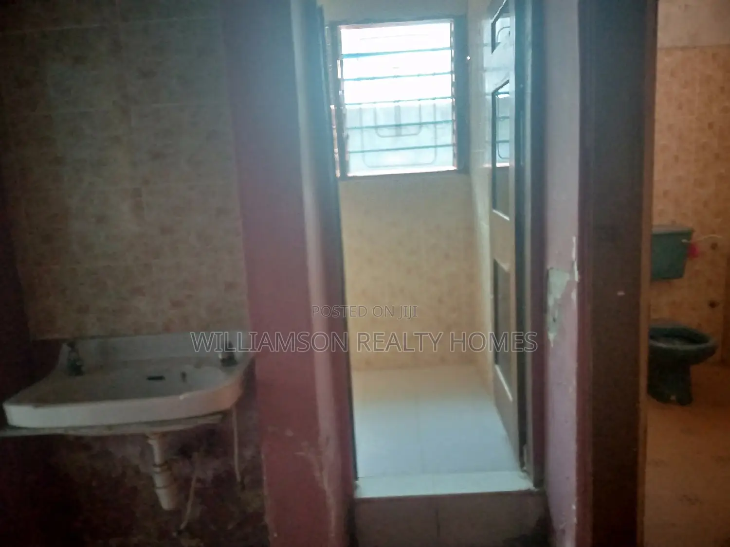 1bdrm Apartment in Community 18, Spintex for rent