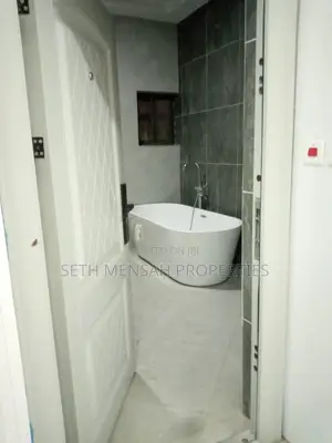 5bdrm House in Achimota for Sale