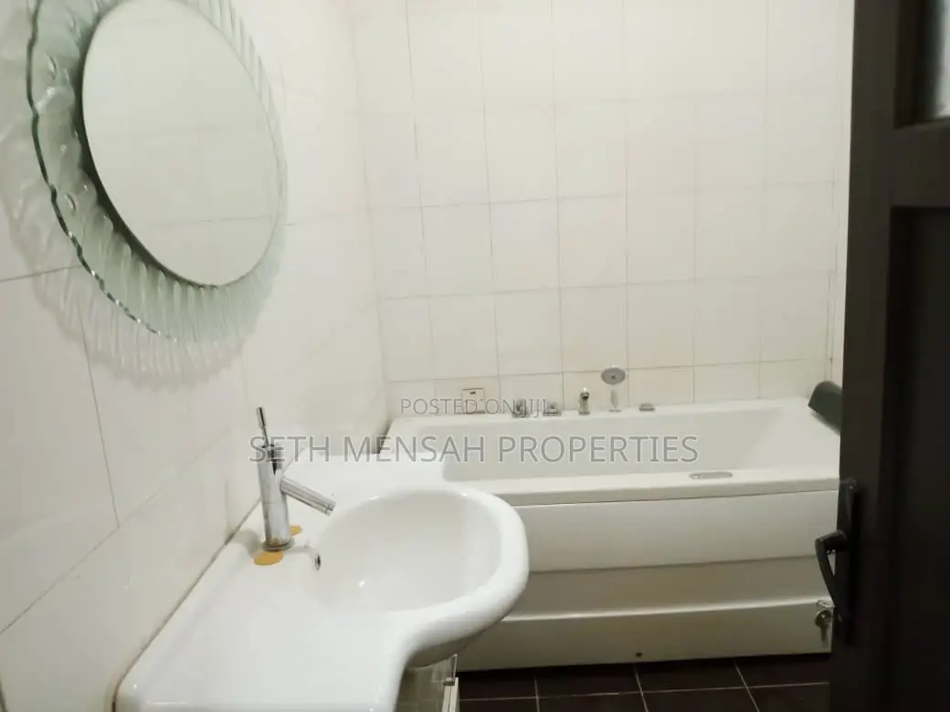 6bdrm House in Adjiriganor for Sale