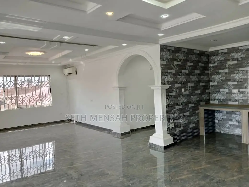 6bdrm House in Adjiriganor for Sale