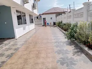 6bdrm House in Adjiriganor for Sale