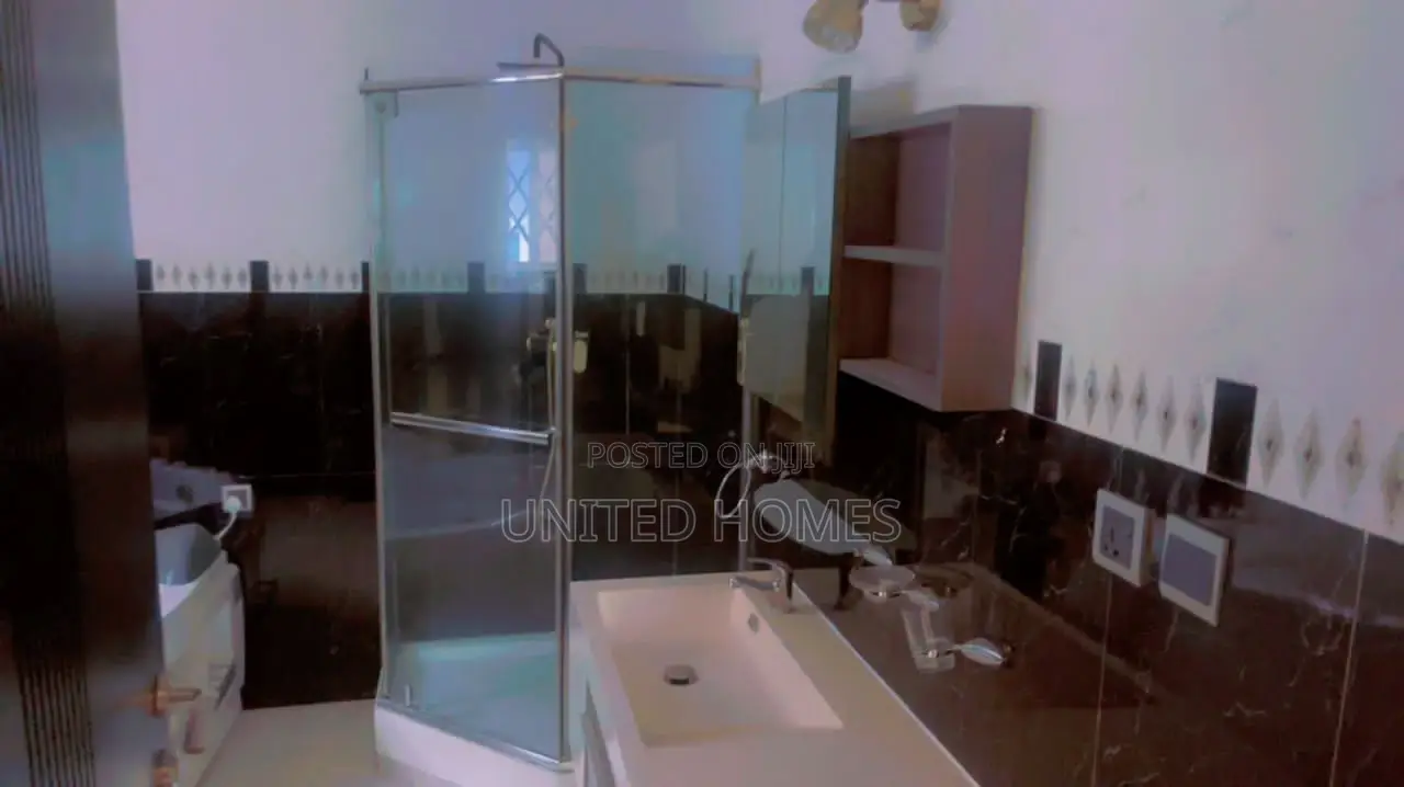 5bdrm House in Cantonments for Sale
