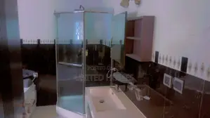 5bdrm House in Cantonments for Sale