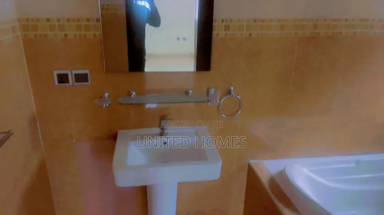 5bdrm House in Cantonments for Sale