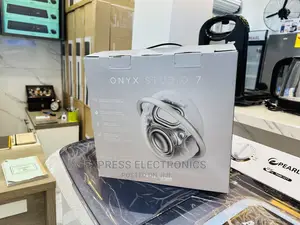 Truly Elegant Look and Feel Onyx 7 Studio Speaker