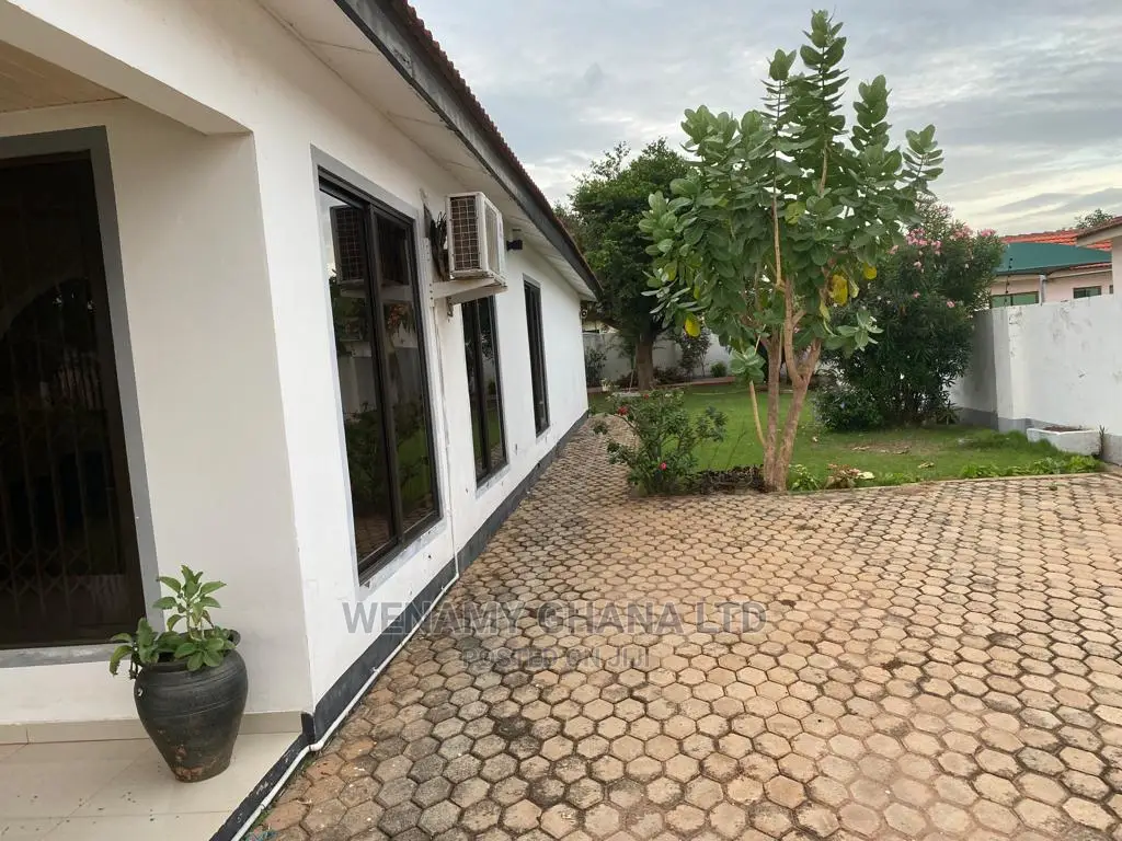 3bdrm House in Emefs Estate, Tema Metropolitan for sale