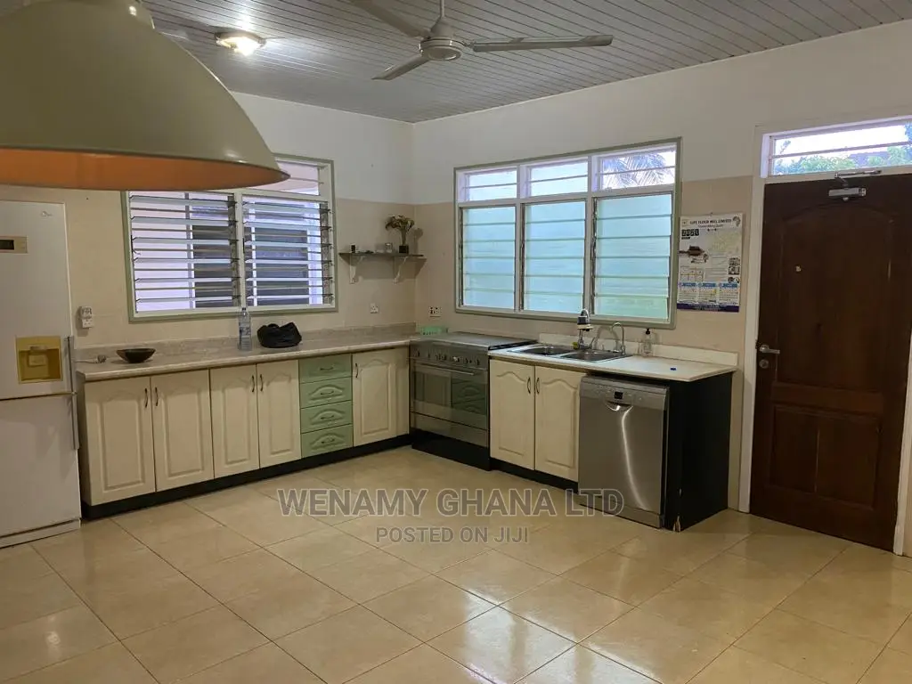 3bdrm House in Emefs Estate, Tema Metropolitan for sale
