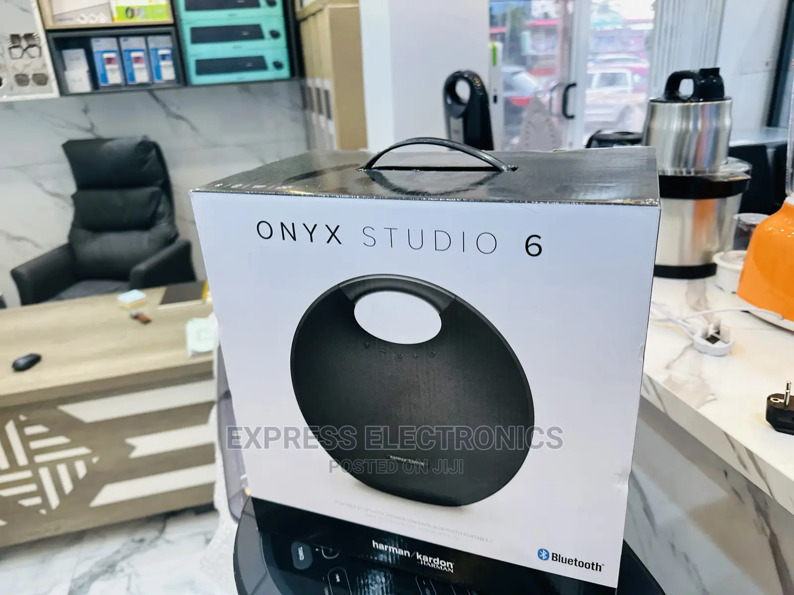 Party Saver – Relive the Fun With Friends Onyx 6 Studio