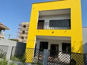 4bdrm Duplex in De-Icons Real Estate, East Legon for Sale