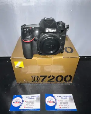 Nikon D7200 With 18-135mm Lens