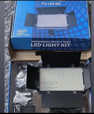 Pro Led 600 Light Kit With Battery, Adapter and Stand